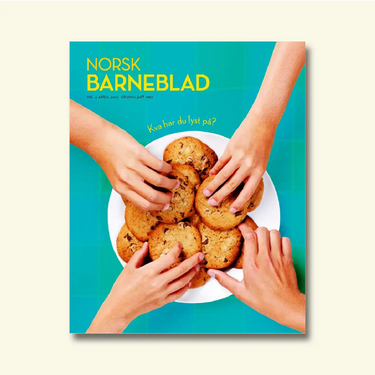 Framside av Norsk Barneblad nr. 4/2021, bilete av fleire hender som tek kjekssjokoladekjeks frå eit fat, med teksten «Kva har du lyst på?».