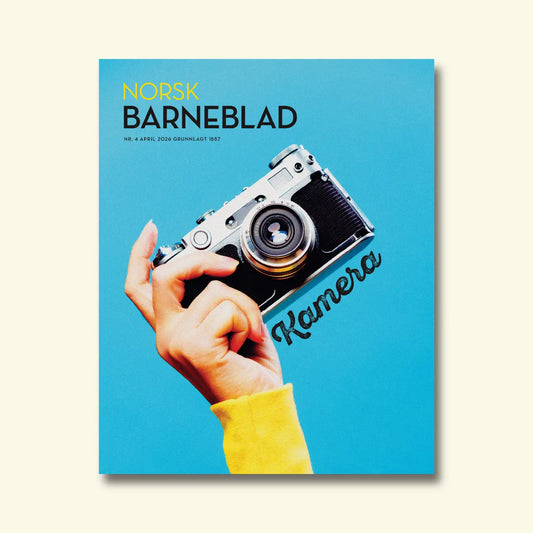 Norsk Barneblad, nr. 4 april 2026, framside om kamera med ei hand som held eit gammalt analogt kamera mot ein turkis bakgrunn